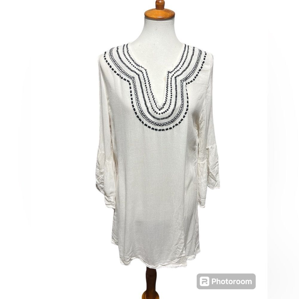 Tommy Bahama bell sleeve embroidery top size medium
